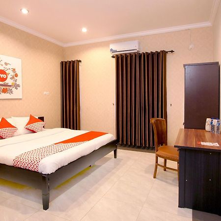 Oyo 347 Bayang Brothers Guest House Maguwo Buitenkant foto