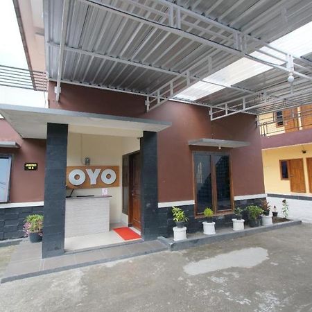 Oyo 347 Bayang Brothers Guest House Maguwo Buitenkant foto