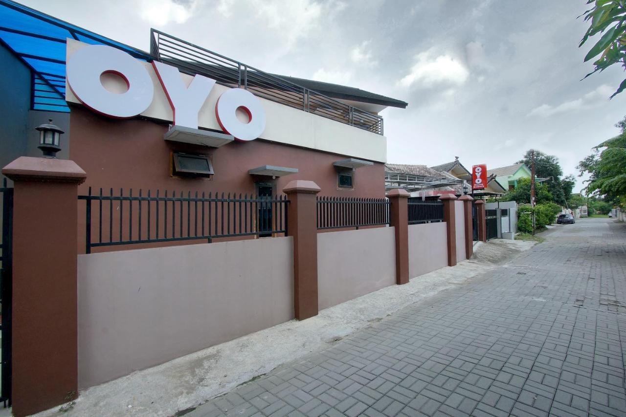 Oyo 347 Bayang Brothers Guest House Maguwo Buitenkant foto