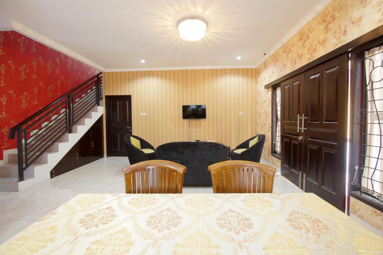 Oyo 347 Bayang Brothers Guest House Maguwo Buitenkant foto